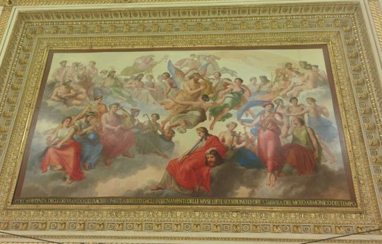 Uno degli affreschi nella Sala da Ballo. La testa decapitata ammira le fighe attorno di lui, e giù nella sala, e si lamenta di non avere più l'uccello.