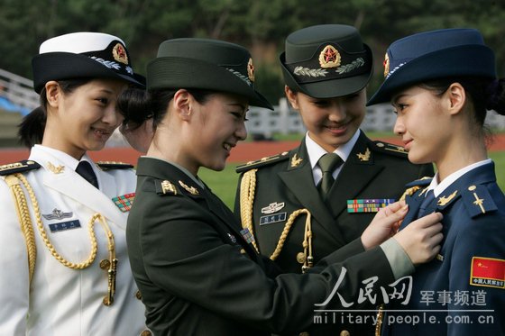 chinese_army_girls_beautiful_beauty_sexy_20070705_847599.jpg