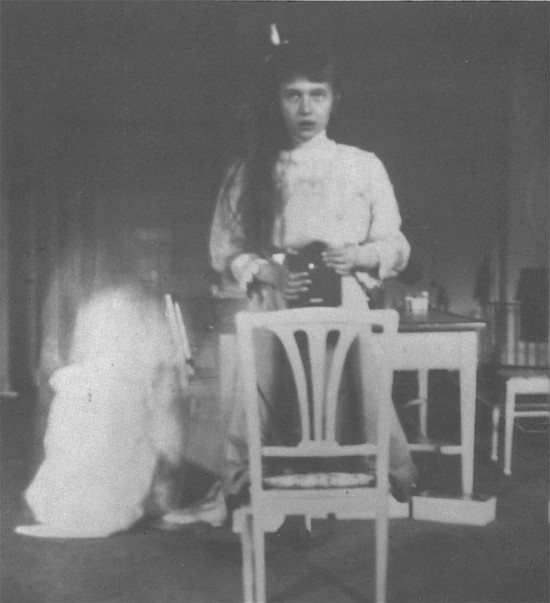 Grand_Duchess_Anastasia_Nikolaevna_self_photographic_portrait