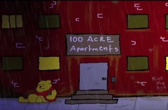 Winnie the Pooh, un alcolizzato sempre stravaccato all'ingresso del condominio in cui vive Mickey.